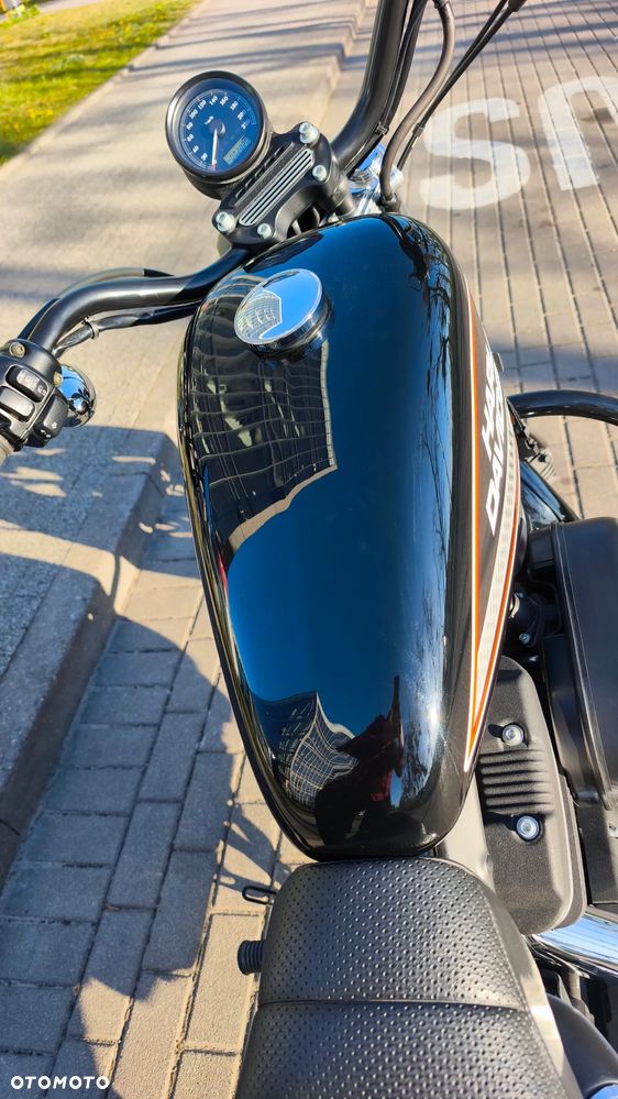 Harley-Davidson Sportster Roadster 883R - 16
