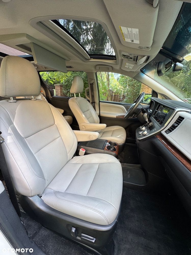 Toyota Sienna - 7