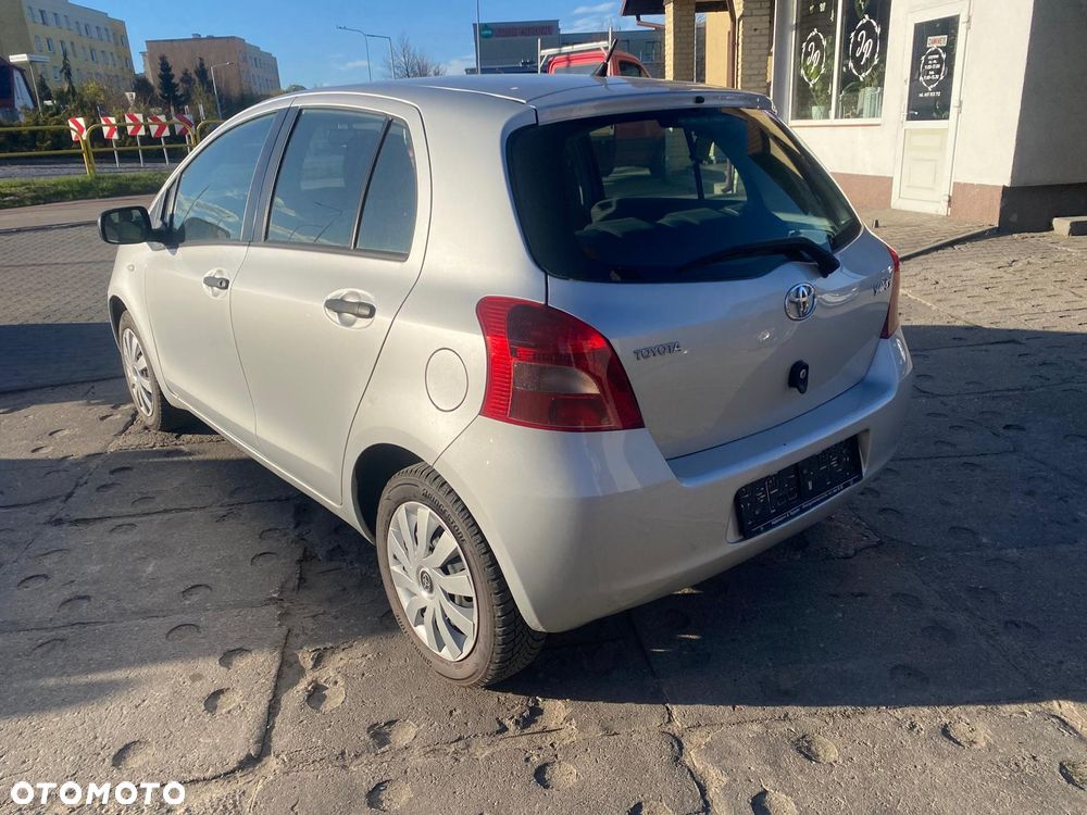 Toyota Yaris 1.3 VVT-i Executive - 4