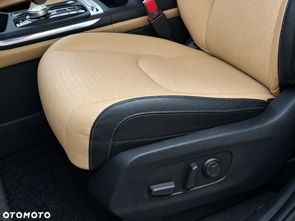 Kia Carnival - 16