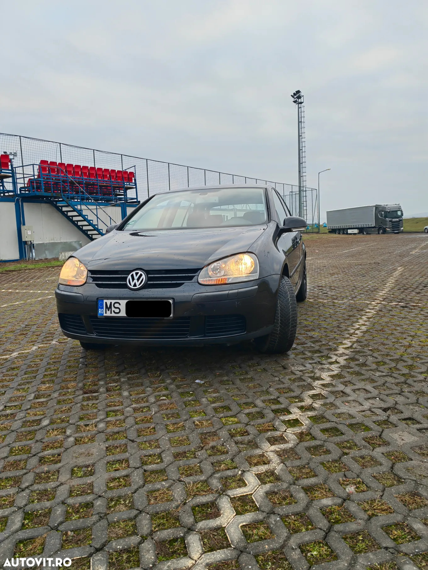 Volkswagen Golf - 2