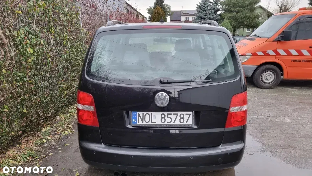 Volkswagen Touran 2.0 FSI Highline Tiptr - 21