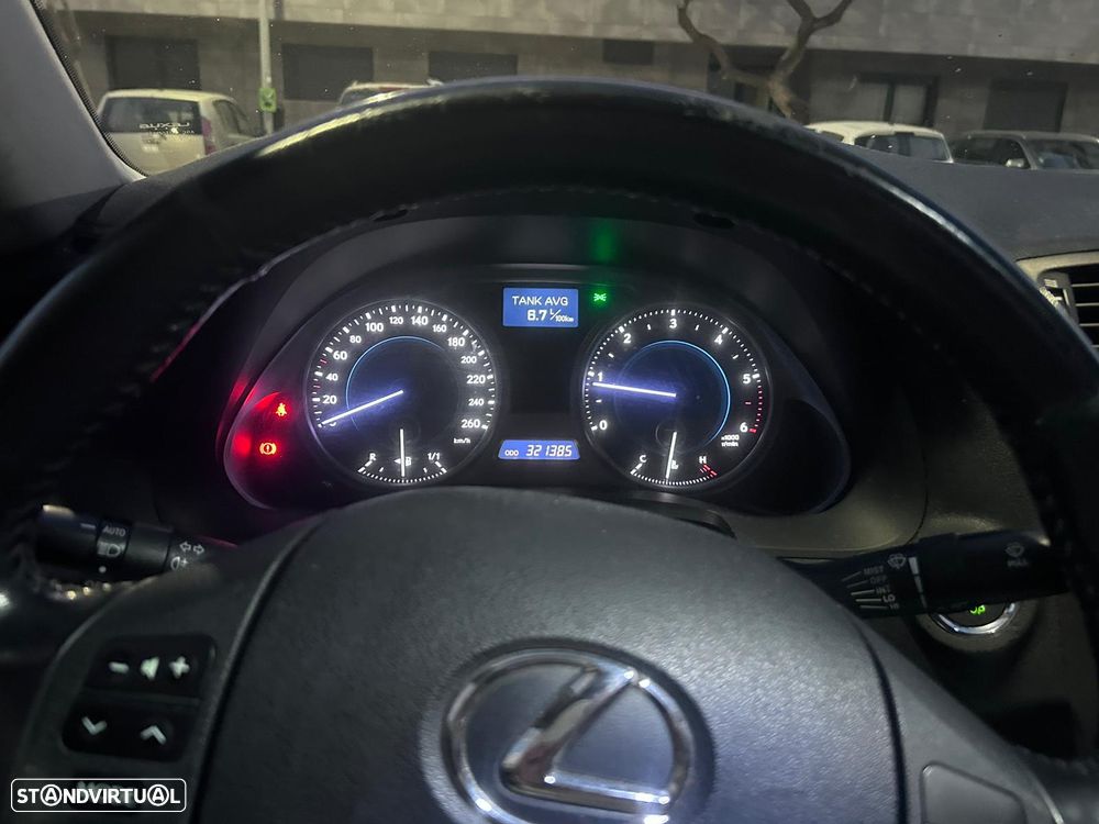 Lexus IS 220 d Base 11 - 10