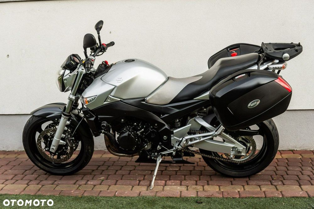 Suzuki GSR - 5