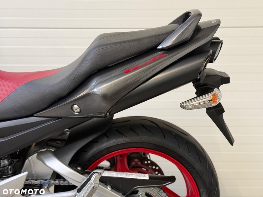 Suzuki GSR - 33