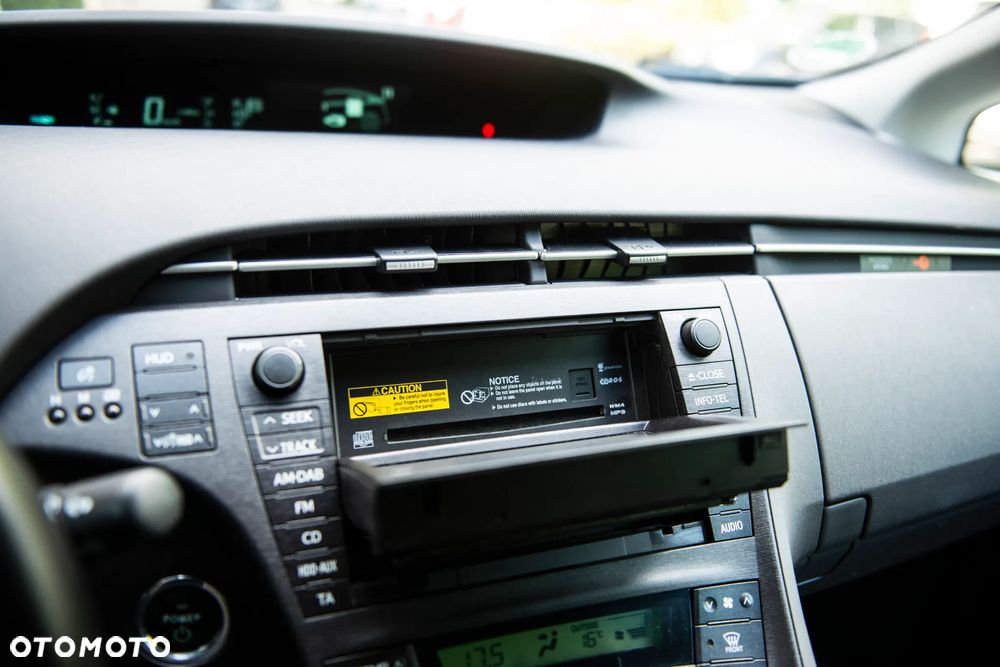 Toyota Prius (Hybrid) Executive - 31