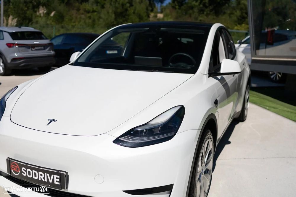 Tesla Model Y Long Range Dual Motor AWD - 16