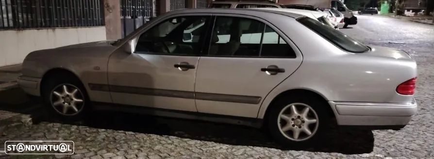 Mercedes-Benz E 200 - 1