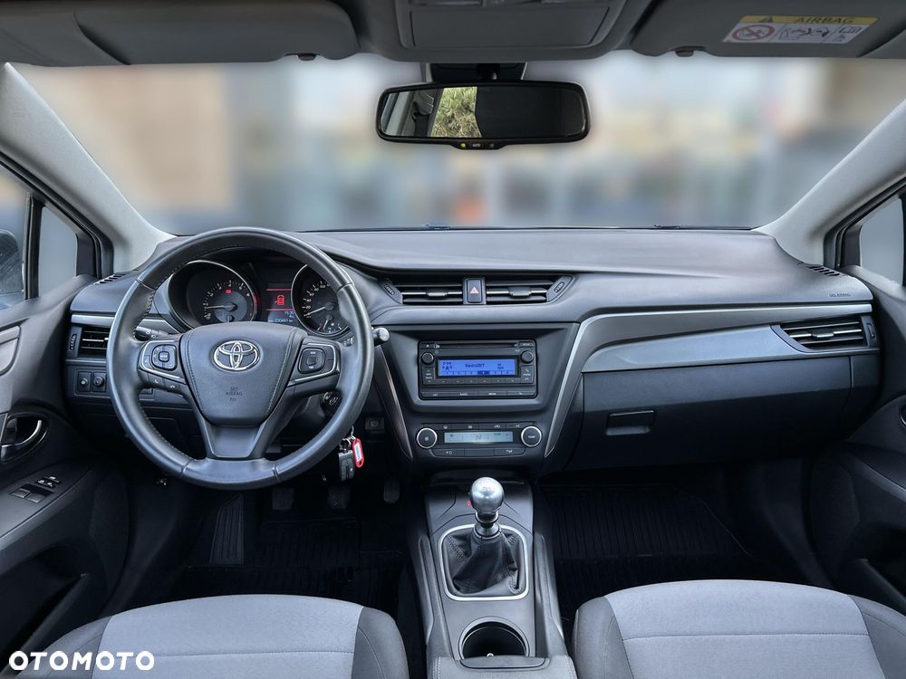 Toyota Avensis 1.8 Active - 9