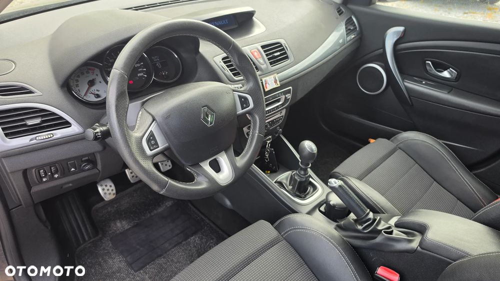 Renault Megane TCe 180 GT - 12
