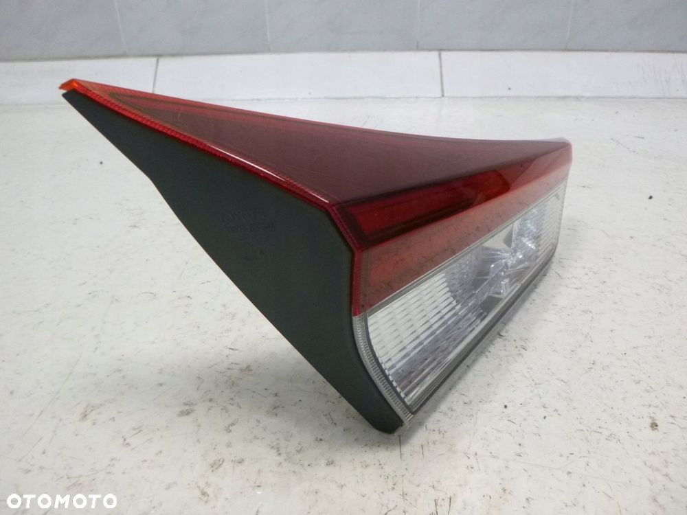 TOYOTA AURIS LAMPA LEWY TYŁ W KLAPĘ LEWA TYLNA hatchback - 9
