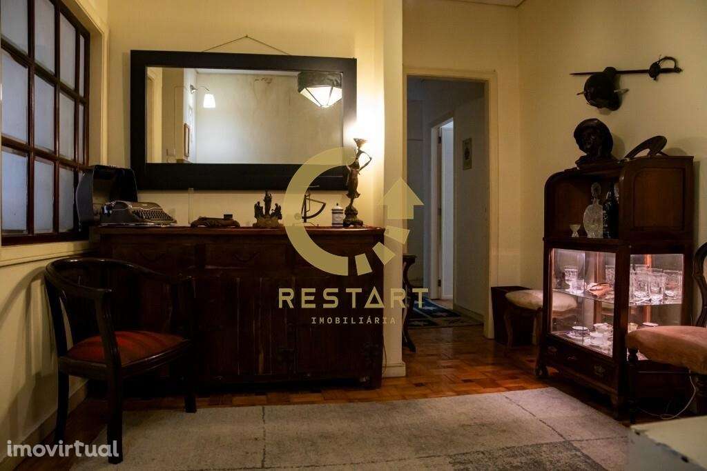 Moradia de Rés-do-chão e 1º Andar com Utilizações Independentes junto - Grande imagem: 2/42