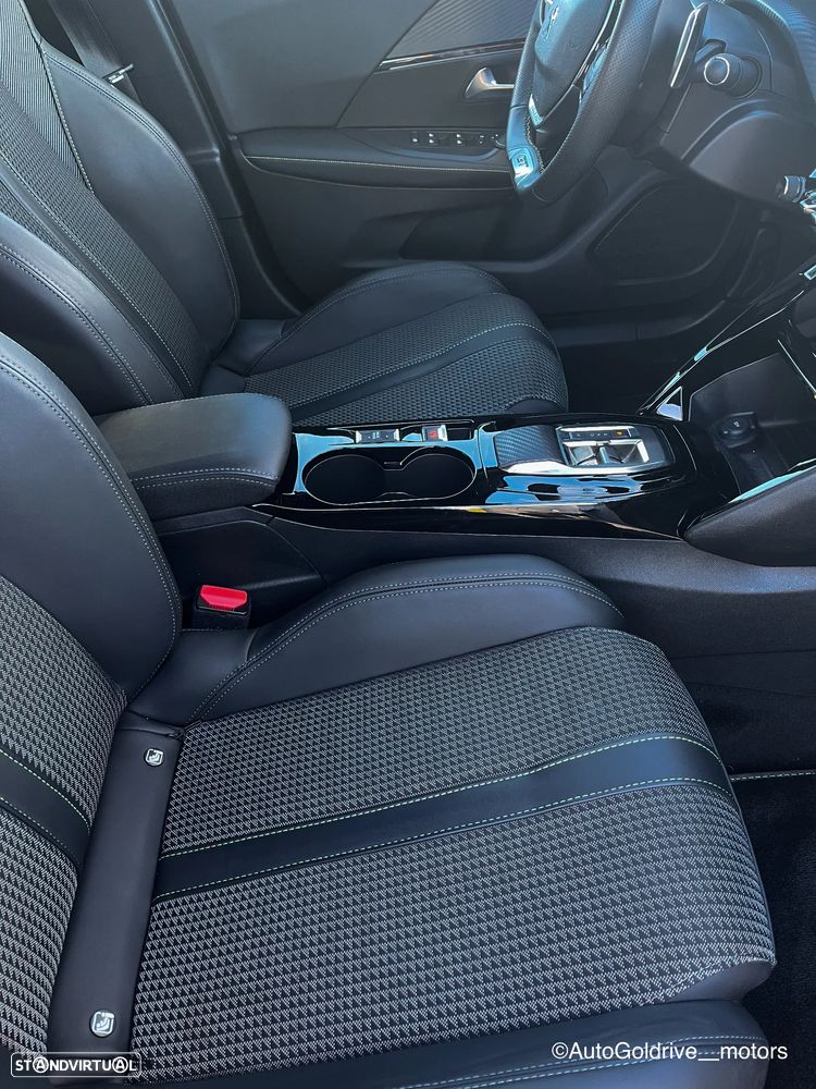 Peugeot 2008 1.2 PureTech GT EAT8 - 13