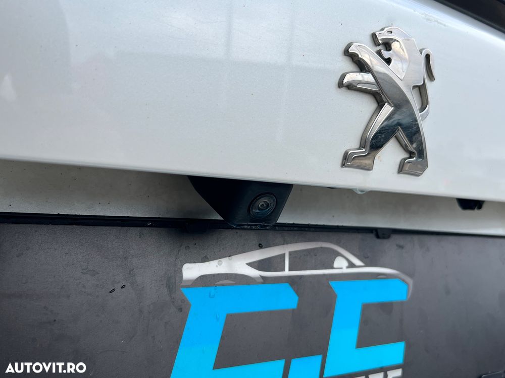 Peugeot 2008 1.5 BlueHDI 130 S&S EAT8 GT - 29