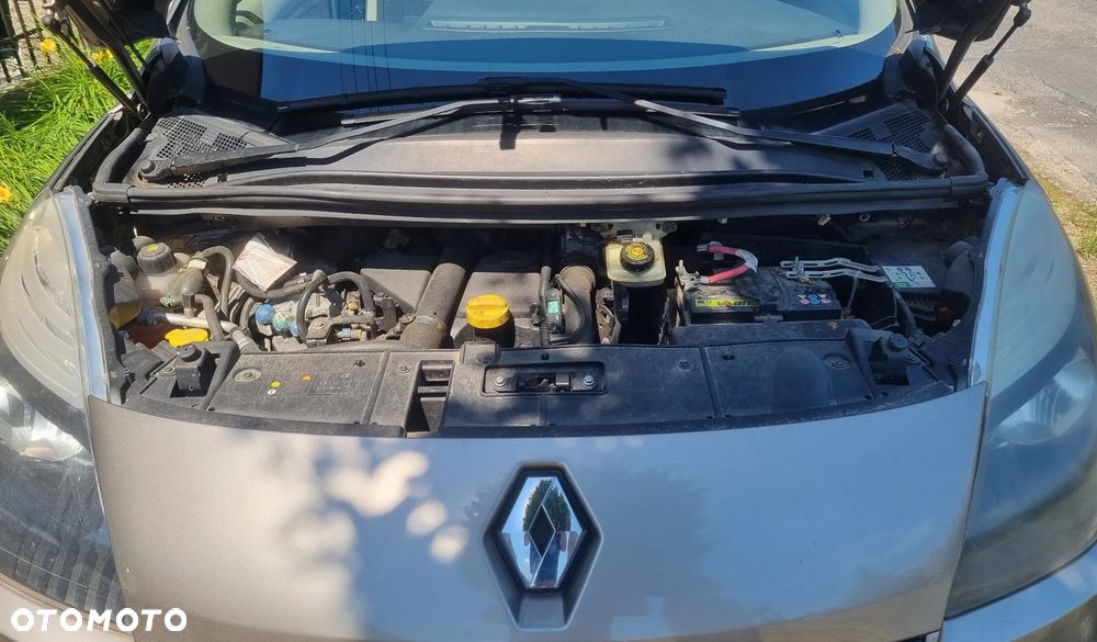 Renault Scenic 1.5dCi TomTom Edition EDC - 17
