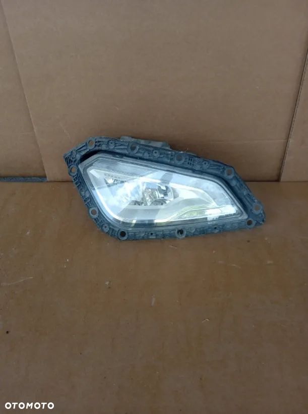 Lampa / Halogen Dachowy Dalekosiężny DAF XG, XG+, RH - strona prawa - 1