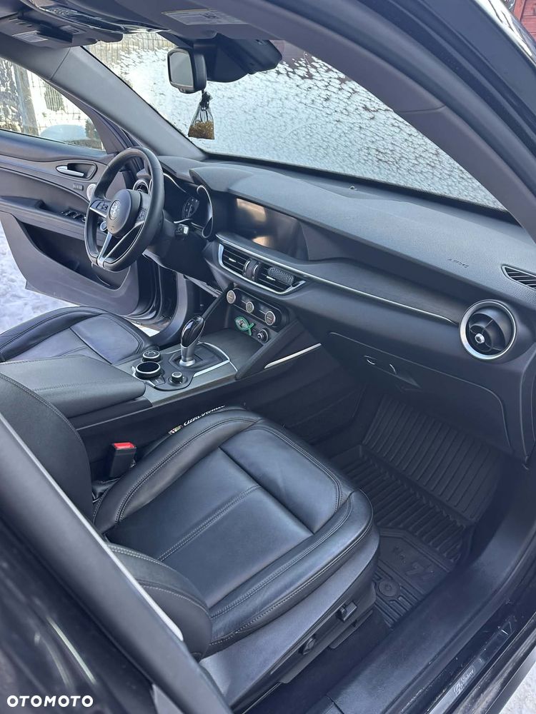 Alfa Romeo Stelvio 2.0 Turbo 16V AT8-Q4 Ti - 26