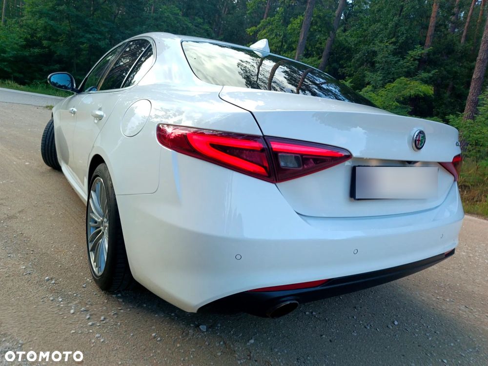 Alfa Romeo Giulia 2.0 Turbo - 3