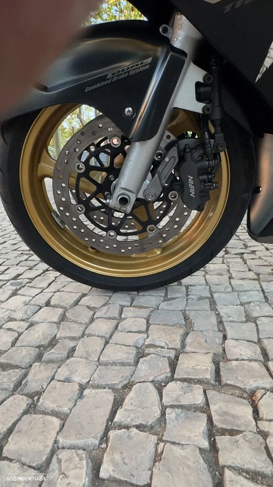 Honda CBR CBR 1100 XX Super BlackBird - 12
