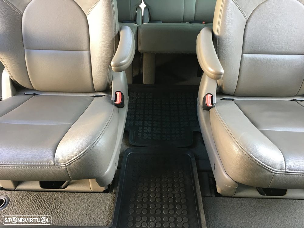 Chrysler Voyager 2.8 CRD ATX LX - 11