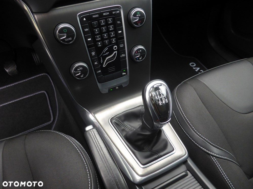 Volvo V40 D2 Momentum - 35