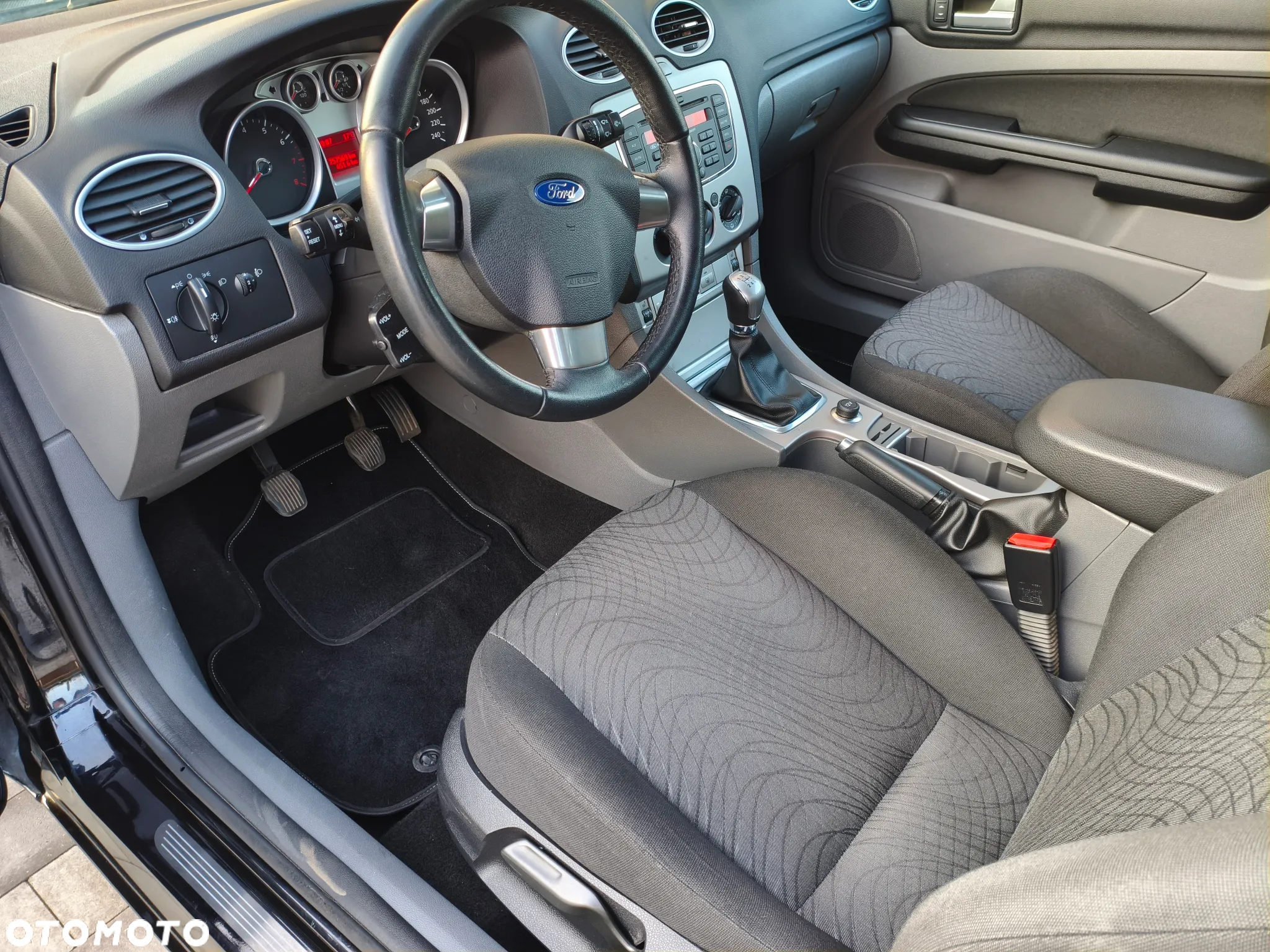 Ford Focus Coupe-Cabriolet 1.6 16V Trend - 19