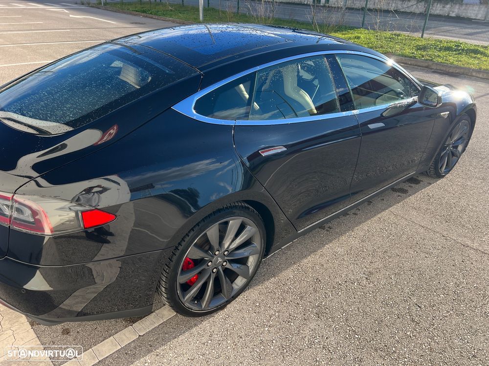 Tesla Model S P90D - 12