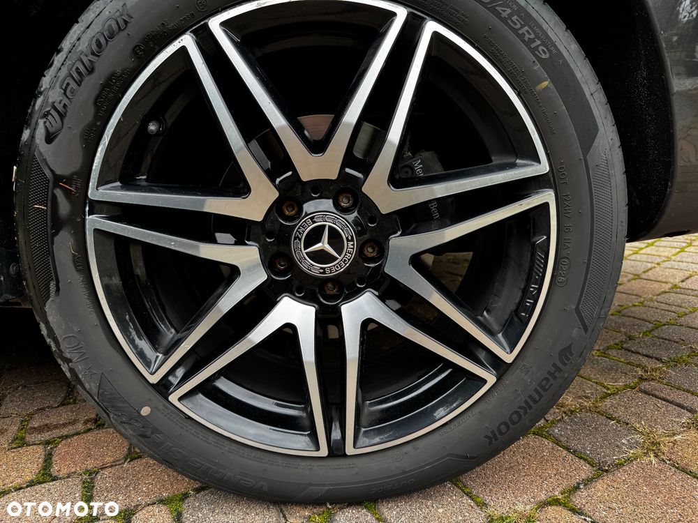 Mercedes-Benz Klasa V - 12