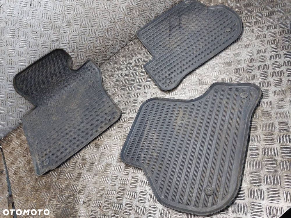 DYWANIKI KOMPLET SKODA OCTAVIA II 1Z1862452 1Z1862451 1Z1862435 - 1