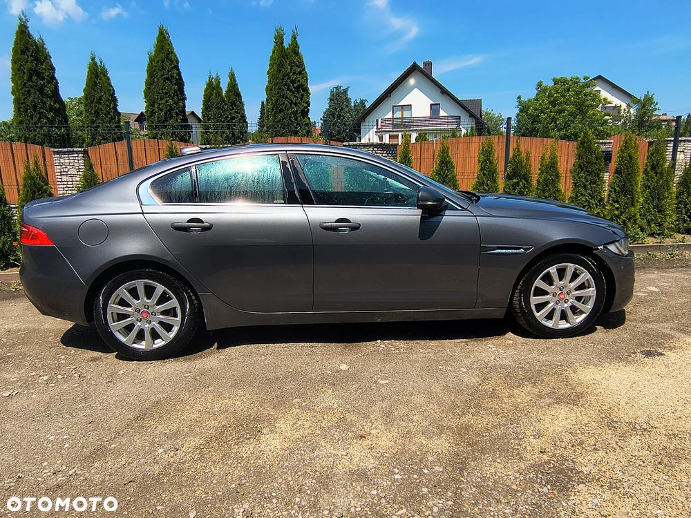 Jaguar XE 2.0 D AWD Prestige - 11