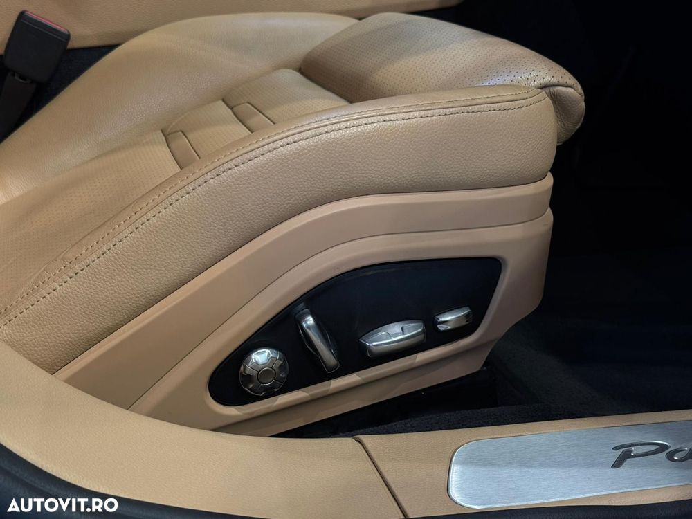 Porsche Panamera - 33