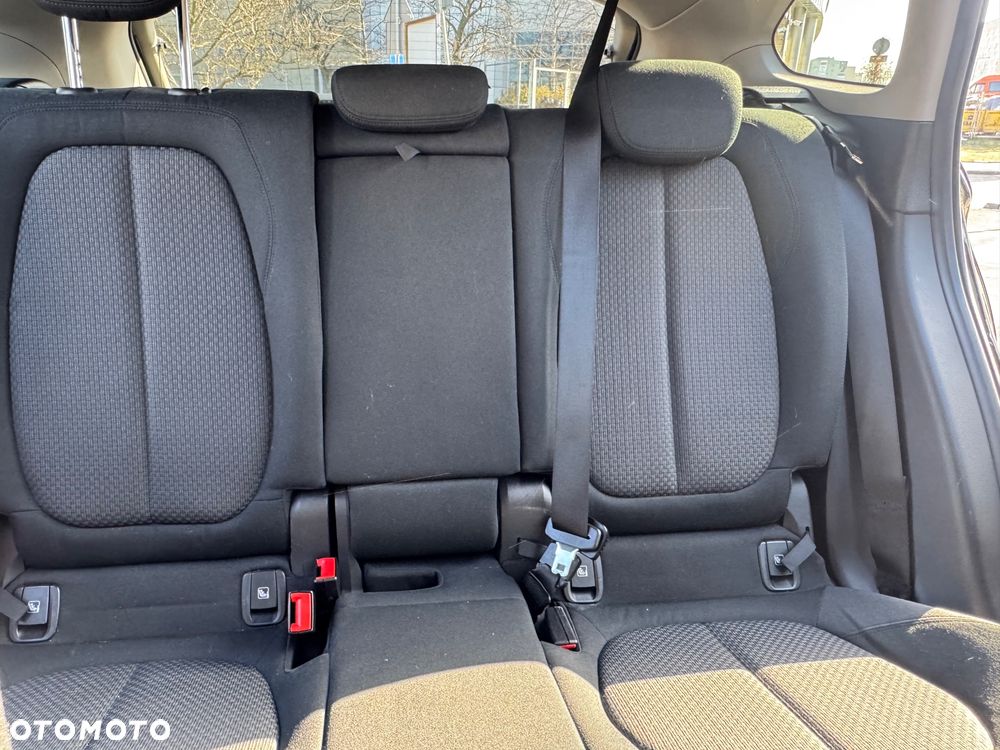 BMW X1 sDrive18i - 12