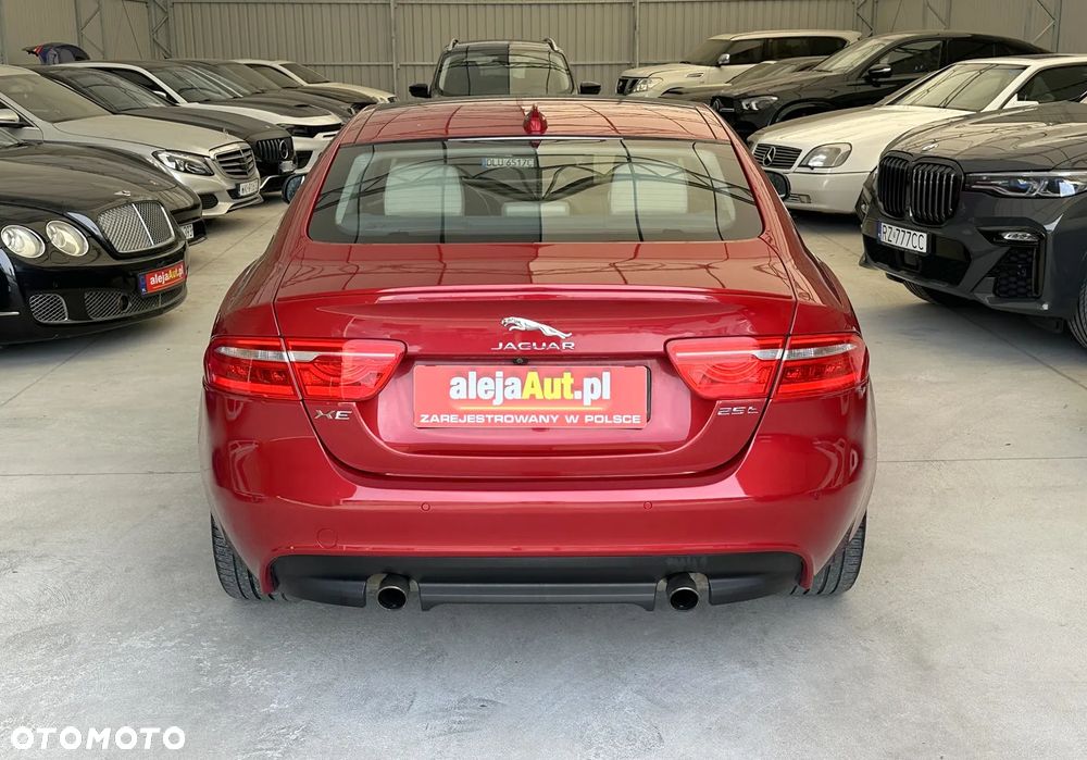 Jaguar XE 25t Prestige - 12
