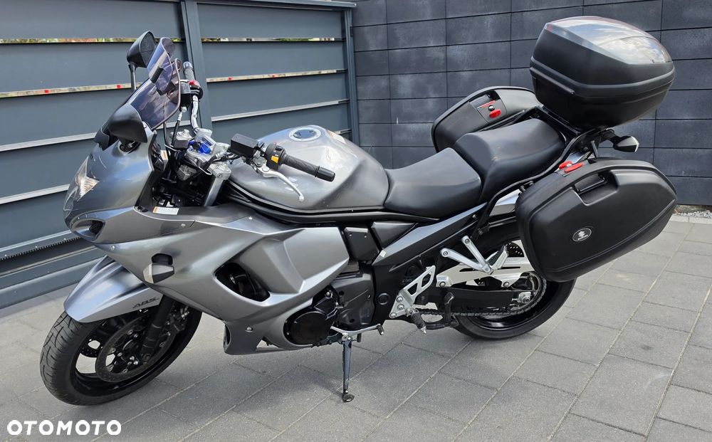 Suzuki GSX - 24