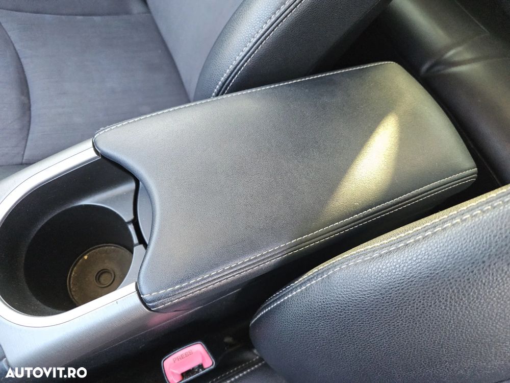 Toyota Prius (Hybrid) - 6