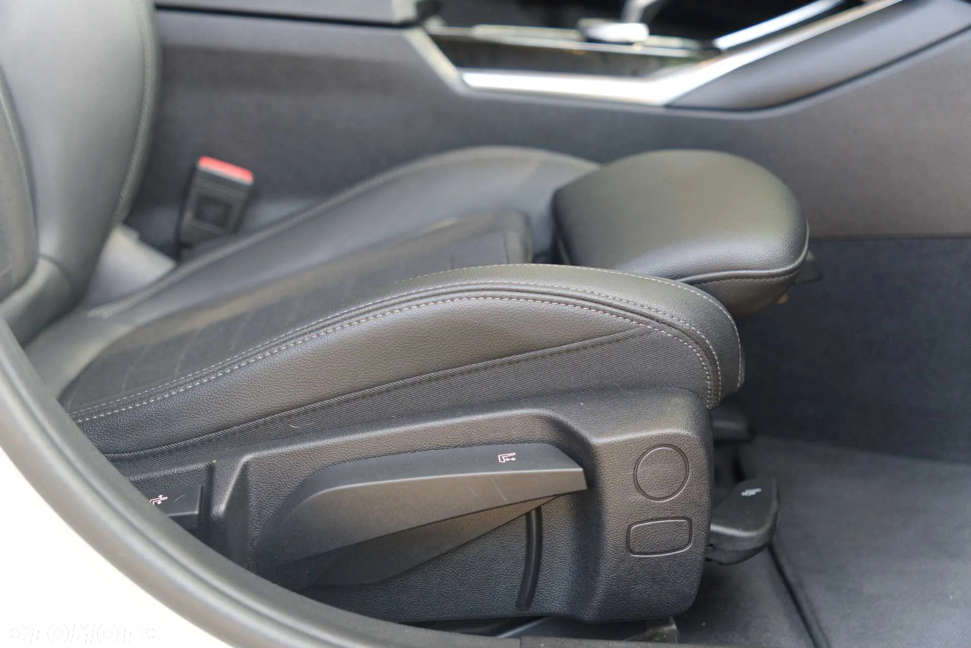 BMW Seria 3 330e PHEV - 26