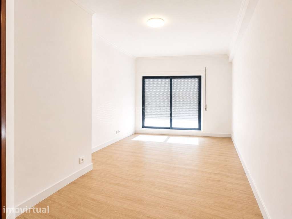 T2 Duplex Remodelado com Terraço e Futuro Metro à Porta em Vila Nov... - Grande imagem: 5/30