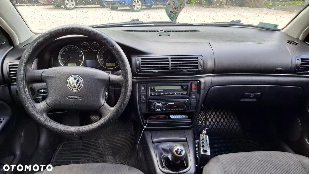 Volkswagen Passat 1.6 Comfortline - 20
