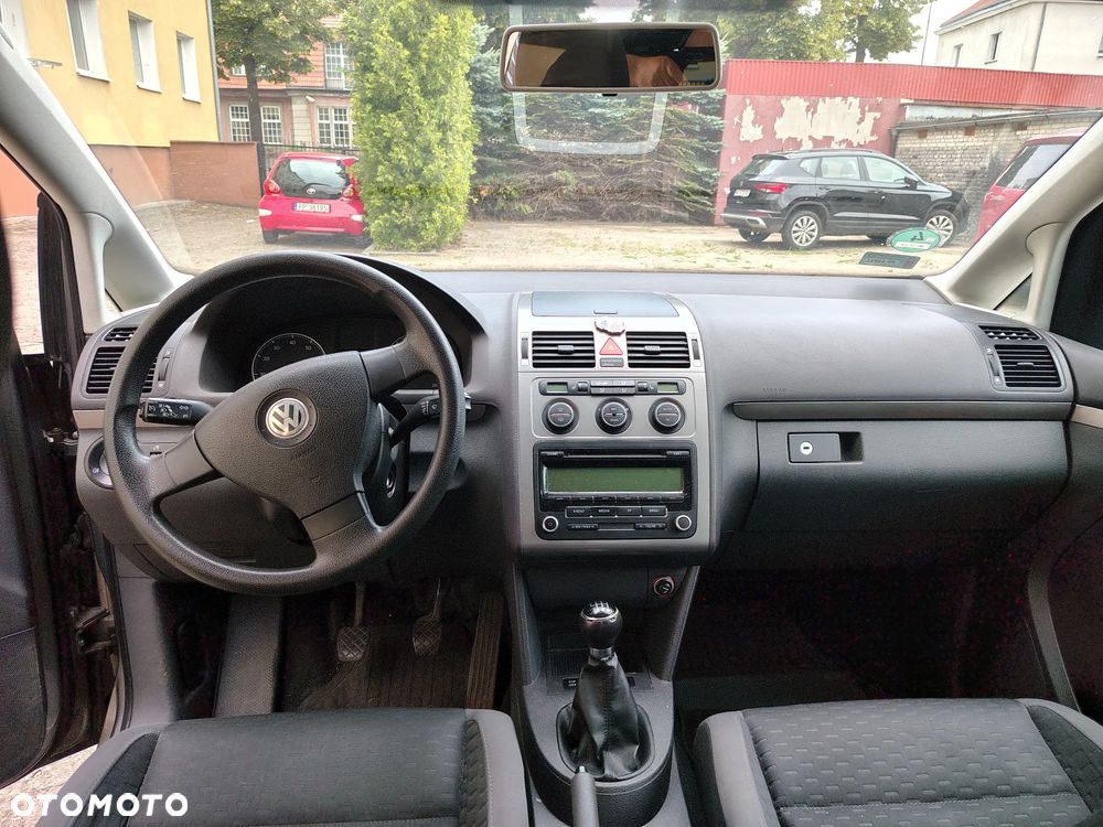 Volkswagen Touran - 4