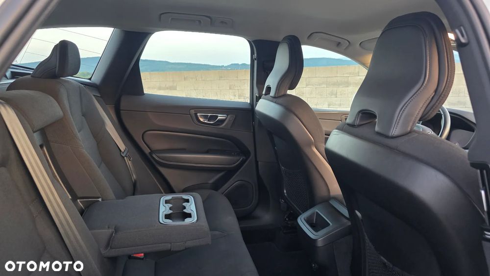 Volvo XC 60 B4 D AWD Momentum - 14