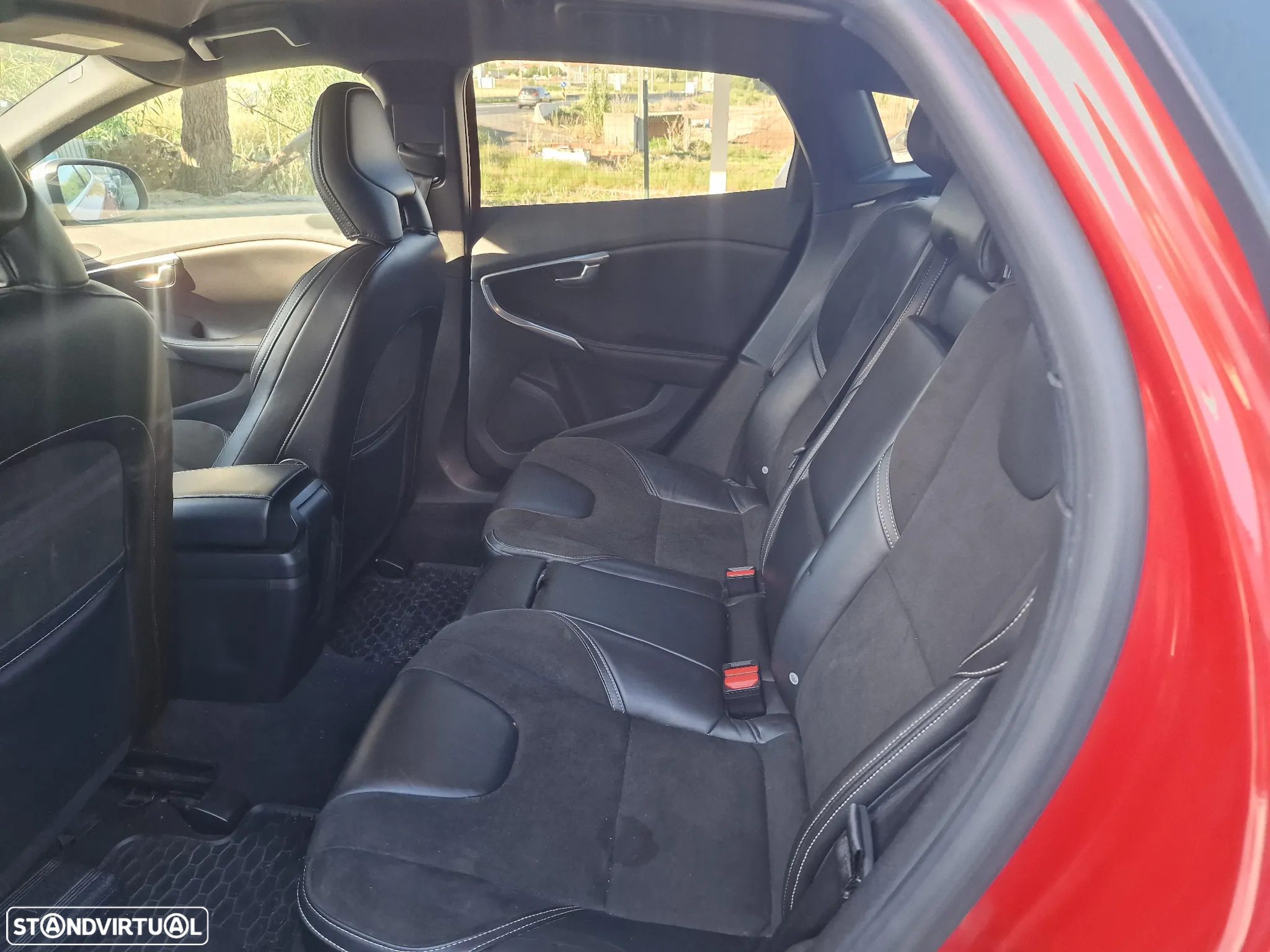 Volvo V40 2.0 D2 R-Design Momentum - 11
