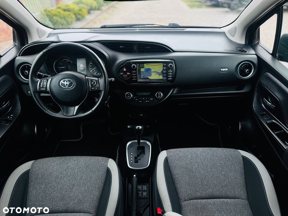 Toyota Yaris Hybrid 1.5 Executive - 11