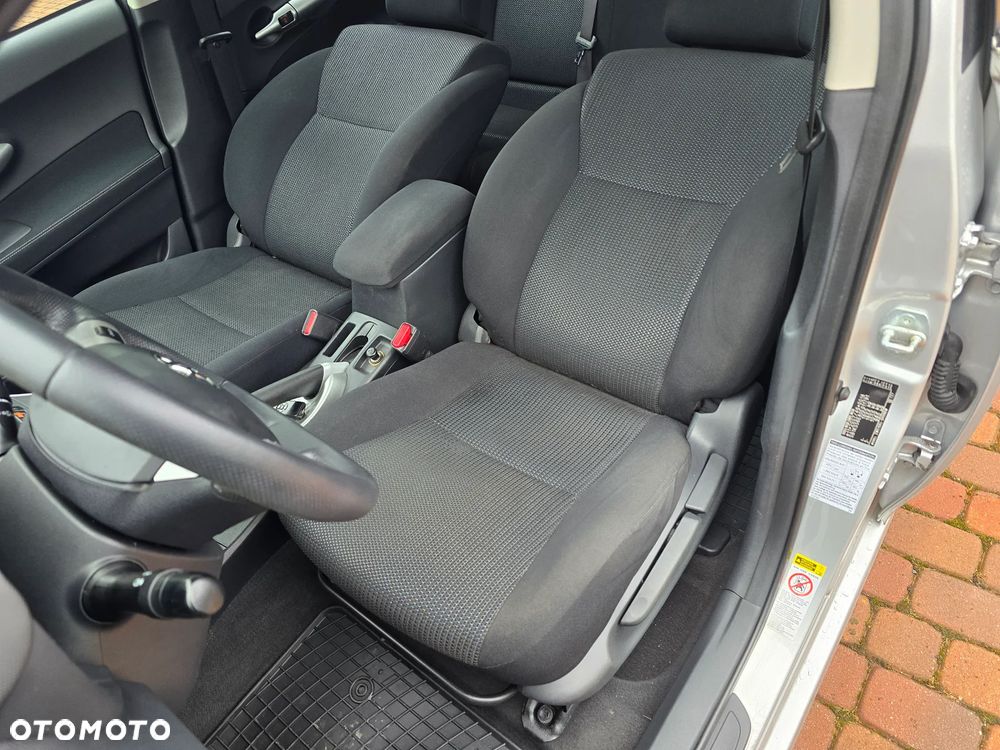 Toyota Auris 1.8 HSD Sol - 28