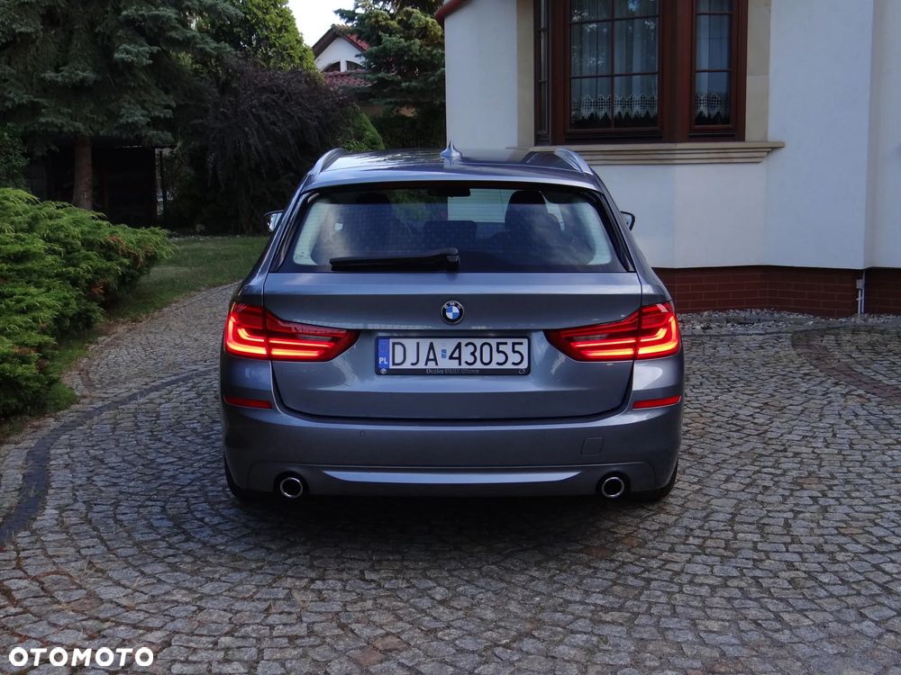 BMW Seria 5 520d - 32