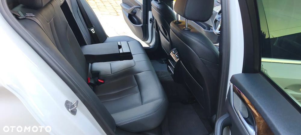 BMW Seria 5 530i Sport Line - 28