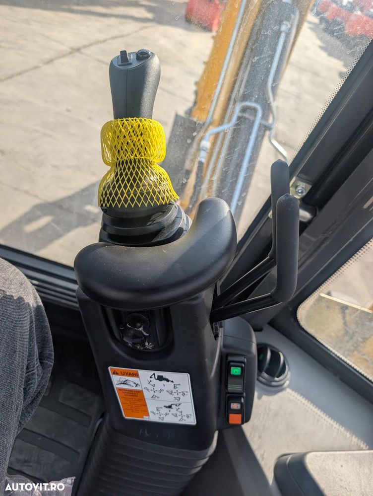 New Holland B115D, ROTI EGALE, FULL OPTION, Masa operationala 10t, motor 120CP, Certificat CE, Anv MICHELIN, automata POWERSHIFT, Cupa 4x1, FURCI, brat extensibil, ins picon, posibil leasing 5 ani, -PROMOTIE 89.900 EUR+Tva - 20