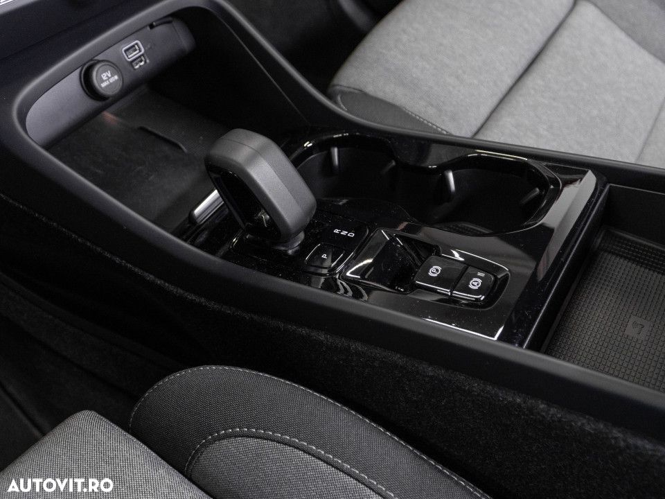 VOLVO XC40 2023 — imagine 18