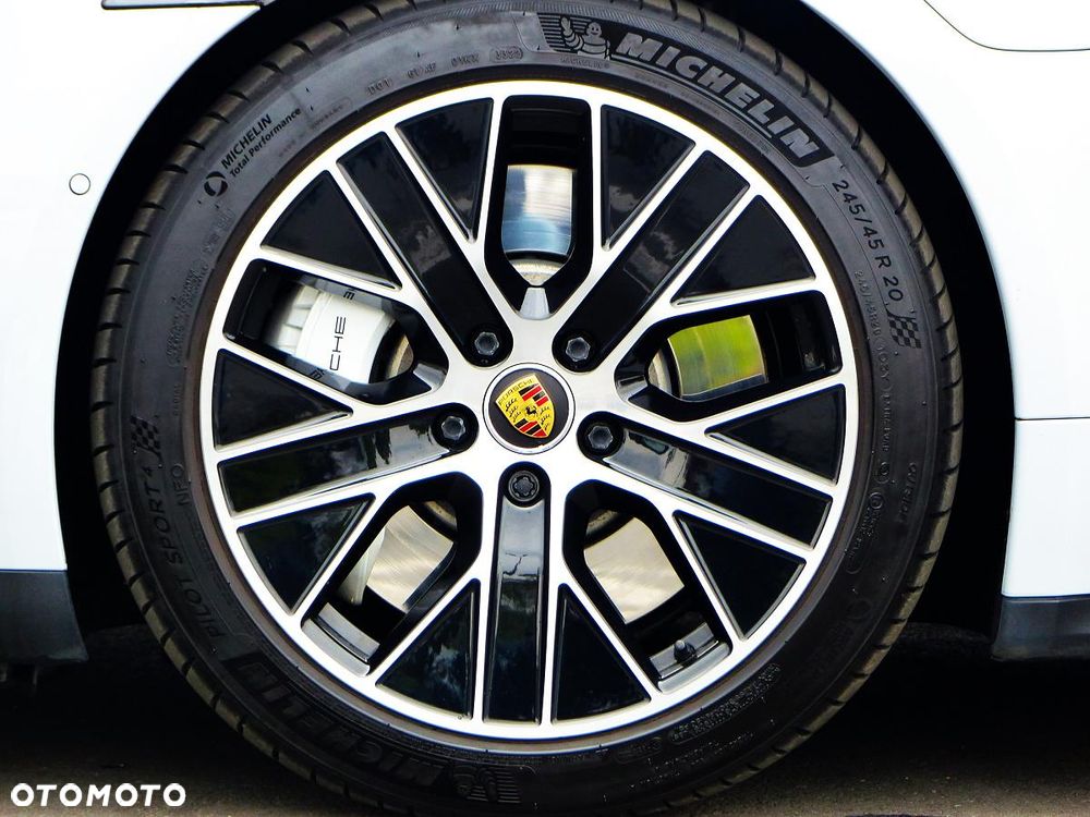 Porsche Taycan Turbo - 27