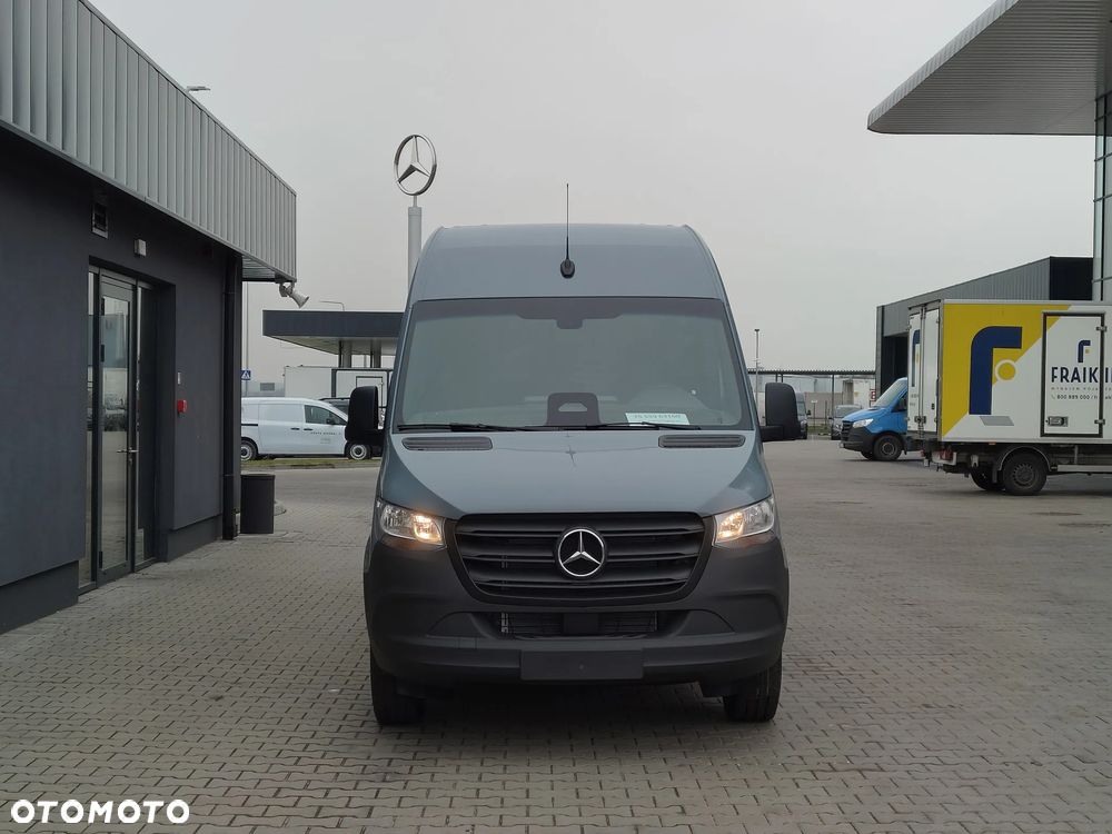 Mercedes-Benz Sprinter - 2