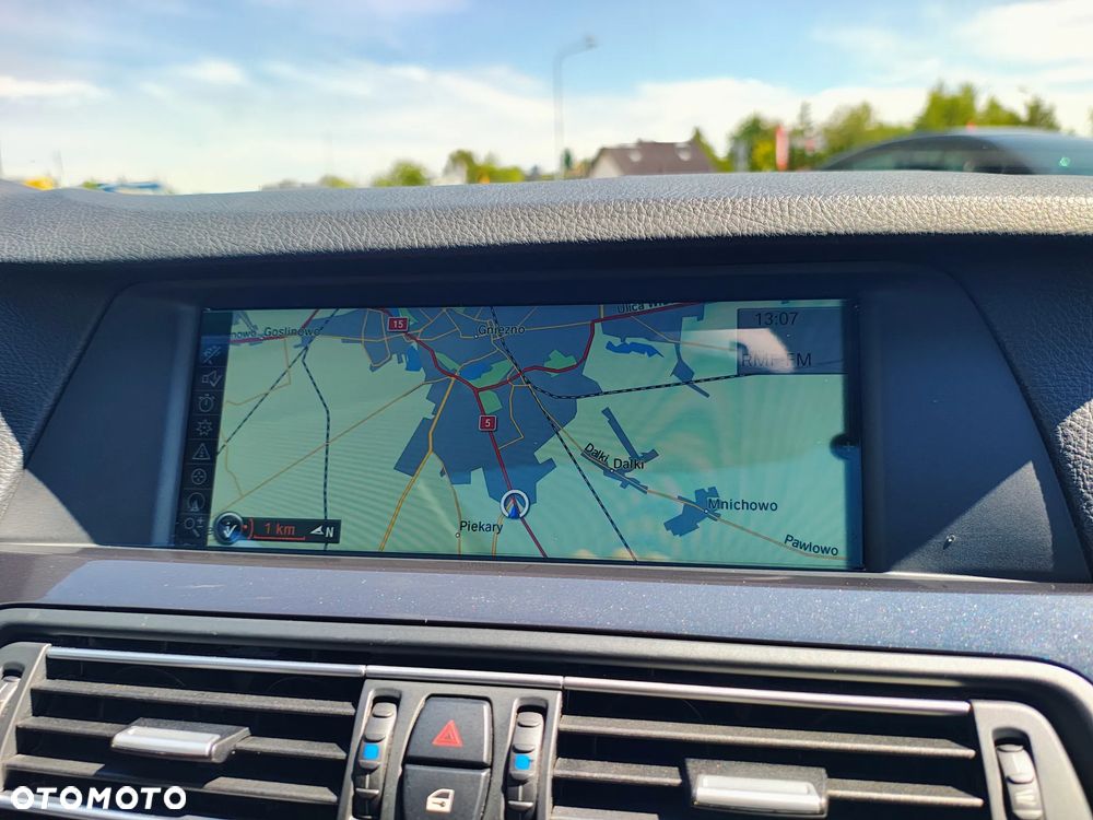 BMW Seria 5 550i Sport-Aut - 35